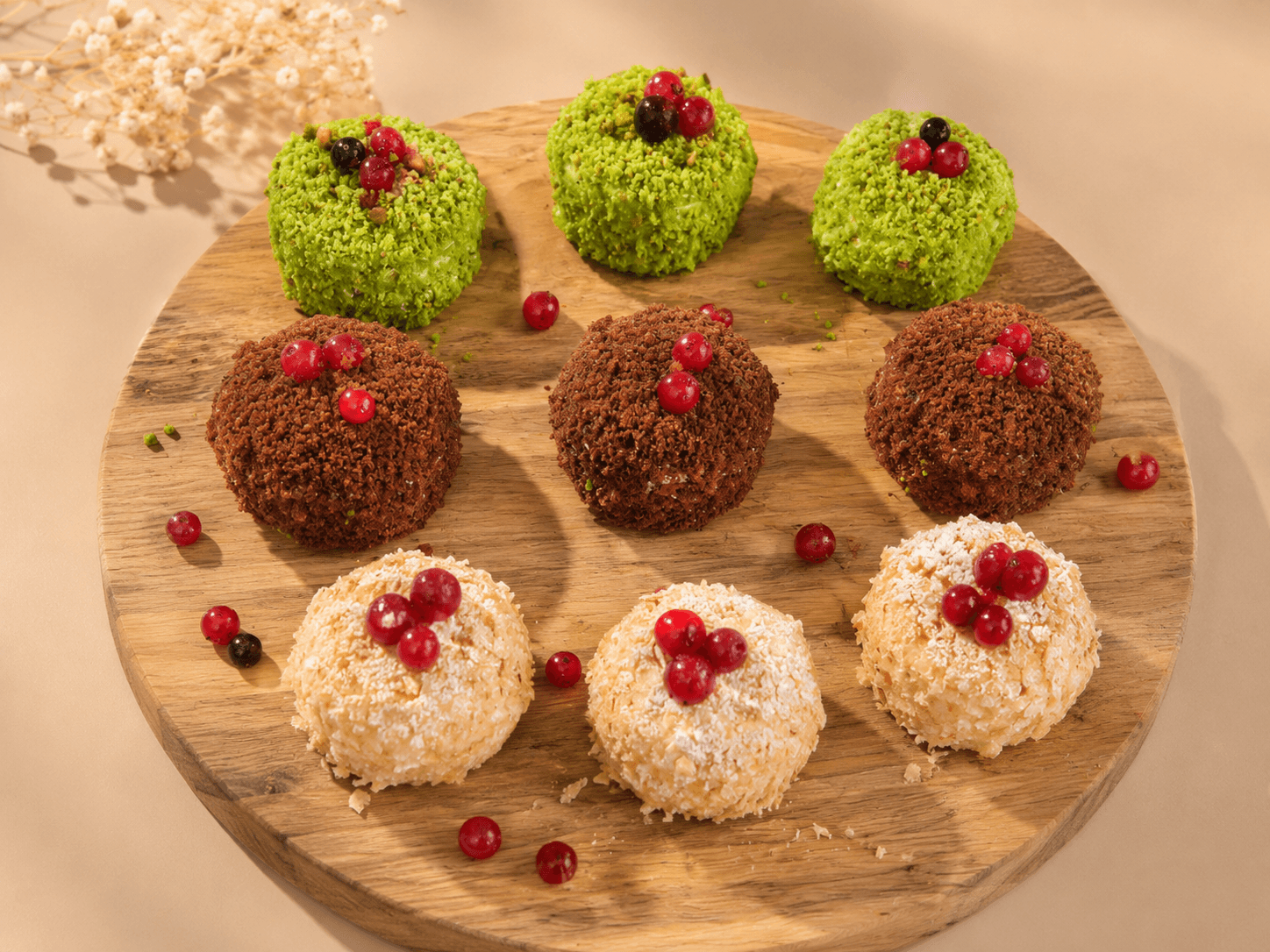 Gâteaux maison Napoleon, velvet rouge, pistache et chocolat-café